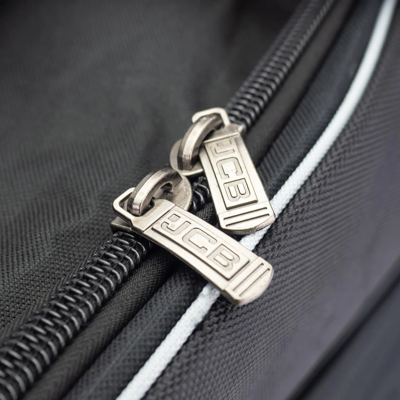 JCB 26" Trolley Handled Kit Bag | 21-18VKB 6 JCB 26" Trolley Handled Kit Bag | 21-18VKB - Image 4